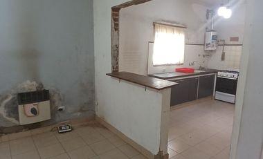 CASA 3 AMB ENTRADA VARIOS AUTOS, GARAGE, DEPOSITO O TALLER, PARQUE ESTADO DE ISRAEL AL 1800