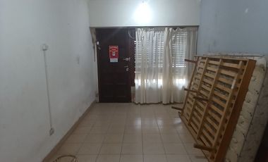 CASA 3 AMB ENTRADA VARIOS AUTOS, GARAGE, DEPOSITO O TALLER, PARQUE ESTADO DE ISRAEL AL 1800