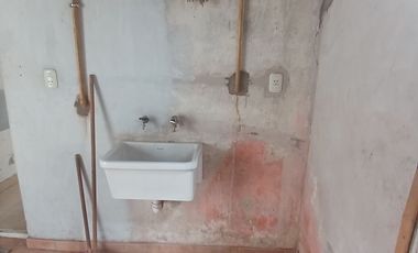 CASA 3 AMB ENTRADA VARIOS AUTOS, GARAGE, DEPOSITO O TALLER, PARQUE ESTADO DE ISRAEL AL 1800