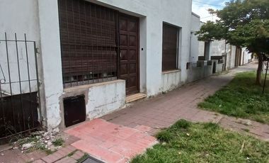 CASA 3 AMB ENTRADA VARIOS AUTOS, GARAGE, DEPOSITO O TALLER, PARQUE ESTADO DE ISRAEL AL 1800