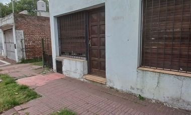 CASA 3 AMB ENTRADA VARIOS AUTOS, GARAGE, DEPOSITO O TALLER, PARQUE ESTADO DE ISRAEL AL 1800