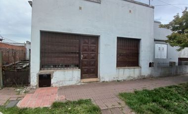 CASA 3 AMB ENTRADA VARIOS AUTOS, GARAGE, DEPOSITO O TALLER, PARQUE ESTADO DE ISRAEL AL 1800