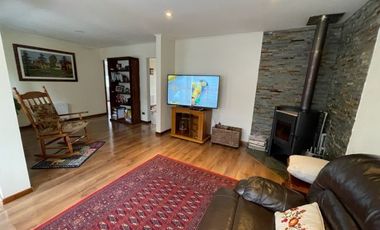 ¡OPORTUNIDAD! Vende casa estilo mediterráneo en sector Villa las Palmas, Osorno