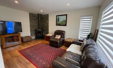 ¡OPORTUNIDAD! Vende casa estilo mediterráneo en sector Villa las Palmas, Osorno