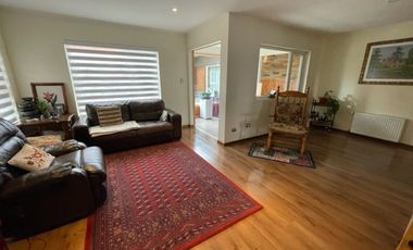 ¡OPORTUNIDAD! Vende casa estilo mediterráneo en sector Villa las Palmas, Osorno