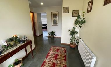 ¡OPORTUNIDAD! Vende casa estilo mediterráneo en sector Villa las Palmas, Osorno