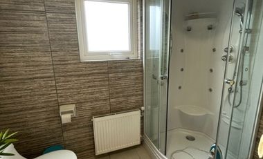 ¡OPORTUNIDAD! Vende casa estilo mediterráneo en sector Villa las Palmas, Osorno