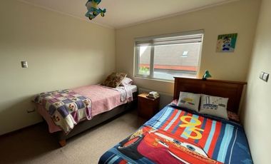 ¡OPORTUNIDAD! Vende casa estilo mediterráneo en sector Villa las Palmas, Osorno