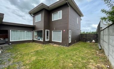 ¡OPORTUNIDAD! Vende casa estilo mediterráneo en sector Villa las Palmas, Osorno