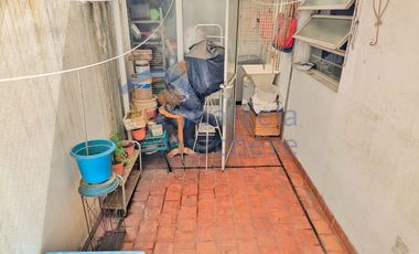 Depto. 3 Amb + Patio de 52 m² + Cochera + Patio Secundario con Lavadero Cubierto