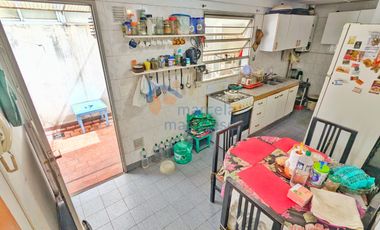 Depto. 3 Amb + Patio de 52 m² + Cochera + Patio Secundario con Lavadero Cubierto