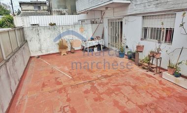 Depto. 3 Amb + Patio de 52 m² + Cochera + Patio Secundario con Lavadero Cubierto