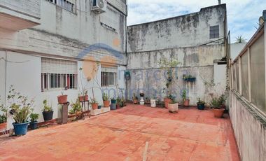 Depto. 3 Amb + Patio de 52 m² + Cochera + Patio Secundario con Lavadero Cubierto