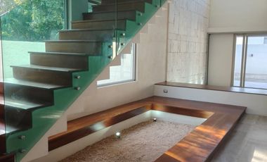 SE VENDE BONITA Y AMPLIA CASA EN PARQUE CENTRAL CHOLUL MERIDAD YUCATAN