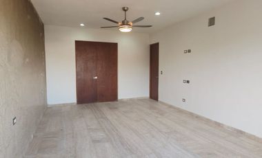 SE VENDE BONITA Y AMPLIA CASA EN PARQUE CENTRAL CHOLUL MERIDAD YUCATAN