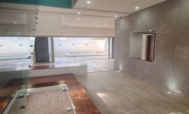 SE VENDE BONITA Y AMPLIA CASA EN PARQUE CENTRAL CHOLUL MERIDAD YUCATAN