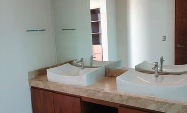 SE VENDE BONITA Y AMPLIA CASA EN PARQUE CENTRAL CHOLUL MERIDAD YUCATAN