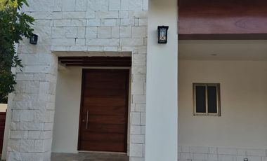 SE VENDE BONITA Y AMPLIA CASA EN PARQUE CENTRAL CHOLUL MERIDAD YUCATAN