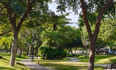 SE VENDE BONITA Y AMPLIA CASA EN PARQUE CENTRAL CHOLUL MERIDAD YUCATAN