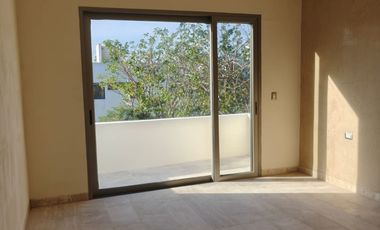 SE VENDE BONITA Y AMPLIA CASA EN PARQUE CENTRAL CHOLUL MERIDAD YUCATAN