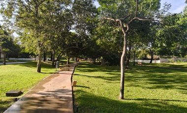 SE VENDE BONITA Y AMPLIA CASA EN PARQUE CENTRAL CHOLUL MERIDAD YUCATAN