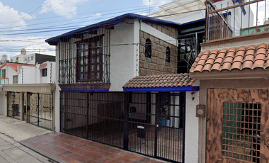 Venta de Casa en Praga, Valle Dorado, Tlalnepantla, México