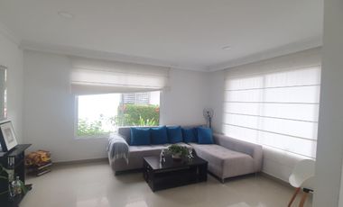 VENDO CASA DE DOS PISOS EN CONDOMINIO AL ORIENTE DE NEIVA