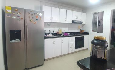 VENDO CASA DE DOS PISOS EN CONDOMINIO AL ORIENTE DE NEIVA
