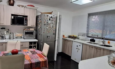 Se arrienda preciosa casa en Chicureo Norte