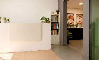 ARRIENDO – CASA COMERCIAL E INDUSTRIAL DOS PISOS MAS MANZARDA