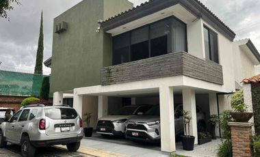 Residencia clásica, en fraccionamiento exclusivo con la mejor ubicación de la Ciudad.