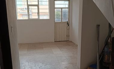 rento departamento con entrada independiente en la Loma Tlalnepantla, 2 recamaras sin estacionamiento