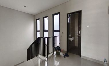 Disewakan Rumah Semi Furnished 2 Lantai NorthBend Metland Puri