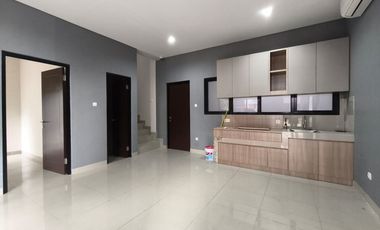 Disewakan Rumah Semi Furnished 2 Lantai NorthBend Metland Puri