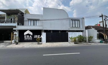 RUMAH DISEWAKAN DI SOLO DEKAT RS BRAYAT MINULYA COCOK UNTUK KANTOR RUMAH TINGGAL