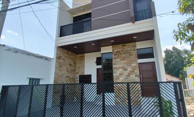 Rumah  Baru Jogja Utara Kampus UGM, Kayen Banteng Jalan Kaliurang Harga Nego