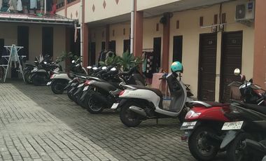 nego sampai jadi Kost 65  Kamar dan Rumah Besar luas tanah 1.870 m2 Dekat Kampus Unismuh Makassar