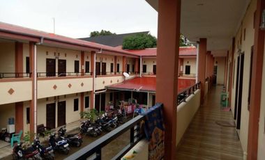 nego sampai jadi Kost 65  Kamar dan Rumah Besar luas tanah 1.870 m2 Dekat Kampus Unismuh Makassar