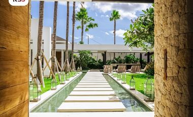 FOR SALE LUXURY VILLA WIITH SWIMMING POOL AND BEAUTIFUL GARDEN AT CANGGU
