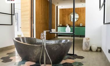 FOR SALE LUXURY VILLA WIITH SWIMMING POOL AND BEAUTIFUL GARDEN AT CANGGU