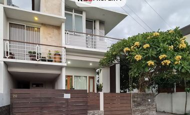 FOR SALE MODERN VILLA WITH BALCONY AND RICE FIELD VIEW AT RENON, DENPASAR