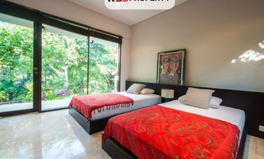 FOR SALE VILLA WITH BEAUTY SWIMMING POOL AND JUNGLE VIEW AT SUKAWATI