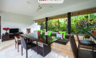 FOR SALE VILLA WITH BEAUTY SWIMMING POOL AND JUNGLE VIEW AT SUKAWATI