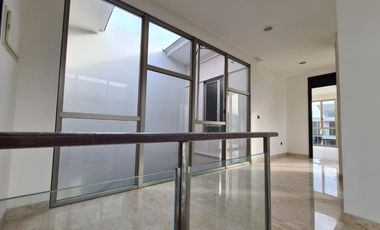 Rumah Mewah Golf Island PIK 10x30 Brand New Kosongan Ada Lift