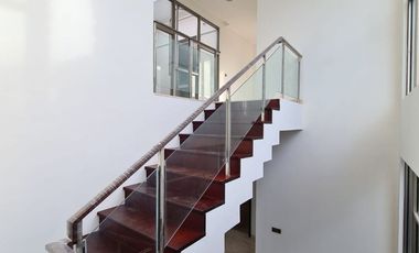 Rumah Mewah Golf Island PIK 10x30 Brand New Kosongan Ada Lift