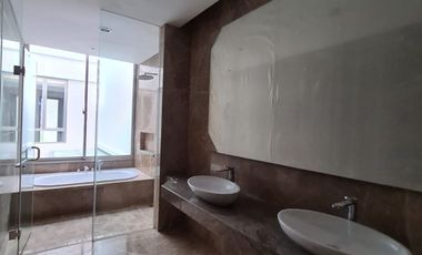 Rumah Mewah Golf Island PIK 10x30 Brand New Kosongan Ada Lift