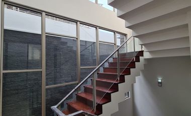 Rumah Mewah Golf Island PIK 10x30 Brand New Kosongan Ada Lift