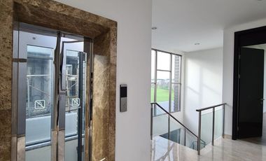 Rumah Mewah Golf Island PIK 10x30 Brand New Kosongan Ada Lift