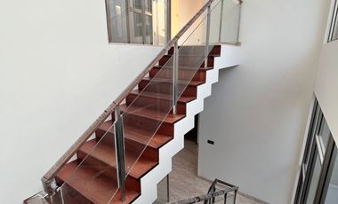 Rumah Mewah Golf Island PIK 10x30 Brand New Kosongan Ada Lift