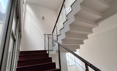 Rumah Mewah Golf Island PIK 10x30 Brand New Kosongan Ada Lift